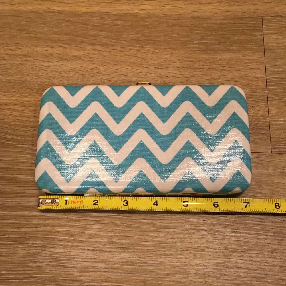 Chevron Snap Wallet - Picture 8 of 8